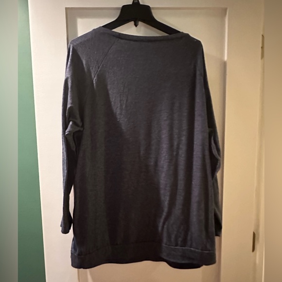 Cute and comfy tunic style long-sleeve with button detail! - Picture 3 of 4